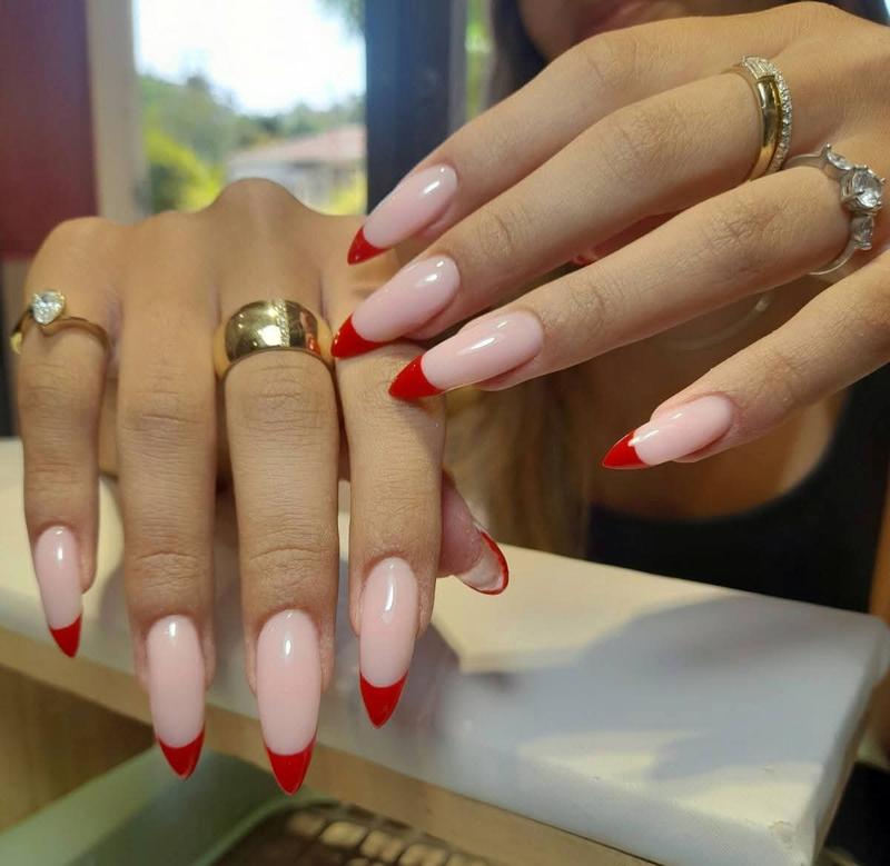 מניקור ופדיקור חולון - אלה