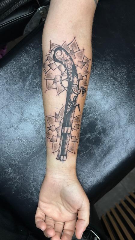 קעקועים ופירסינג ראשון לציון - Julia Shapiro tattoo / piercing/ permanent makeup