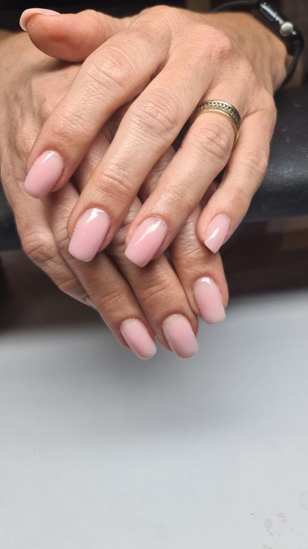 מניקור ופדיקור נתניה - LUNA  manicure