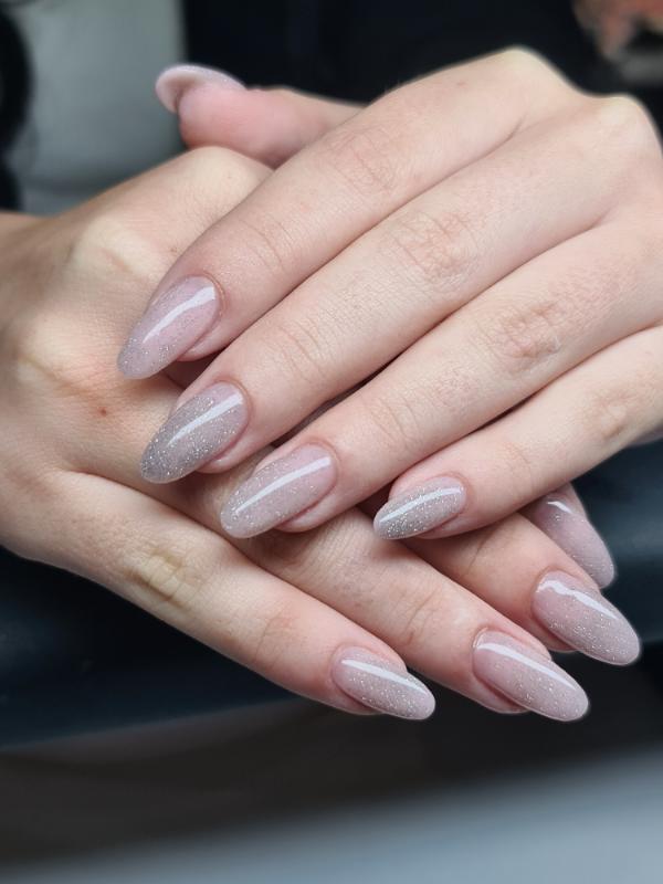 מניקור ופדיקור נתניה - LUNA  manicure