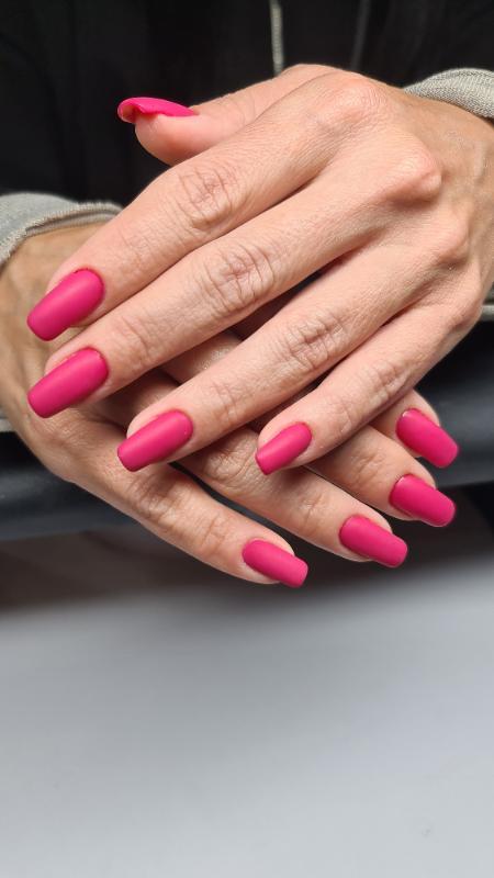 מניקור ופדיקור נתניה - LUNA  manicure