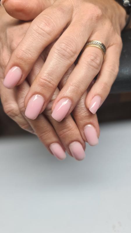 מניקור ופדיקור נתניה - LUNA  manicure
