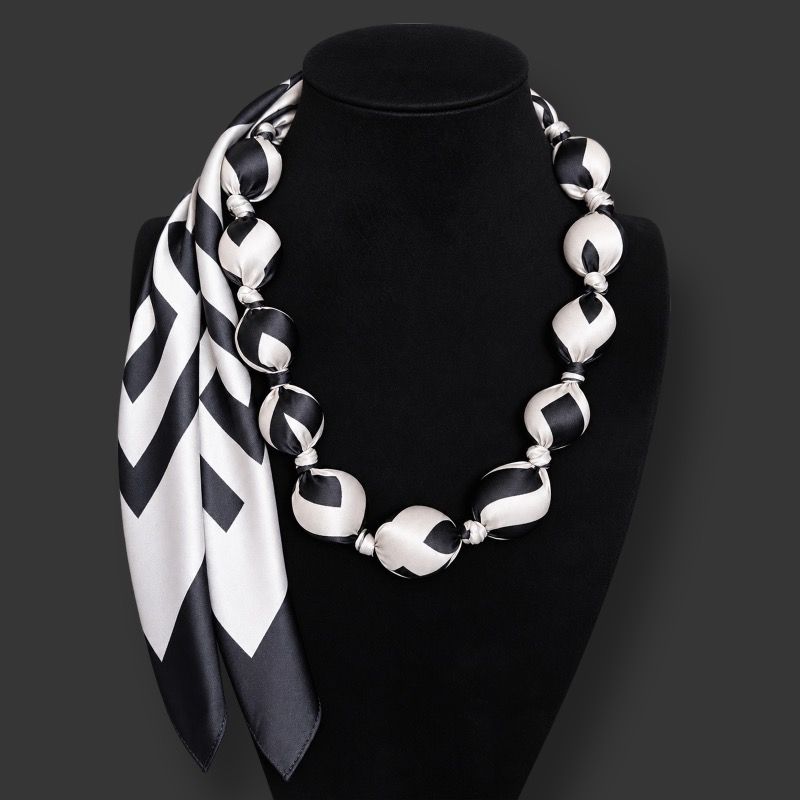 Silk Necklace Viewpoint - Silky Blues