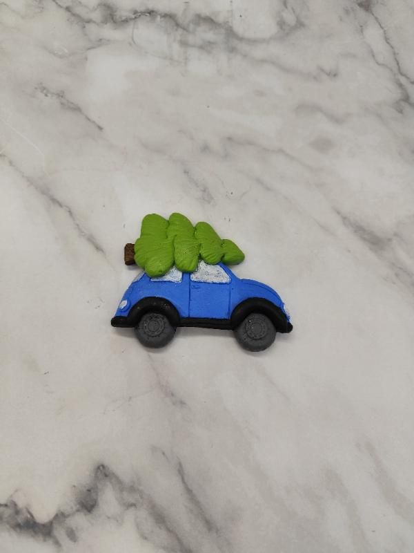 Car with Christmas Tree 2D Figurine - magic shop