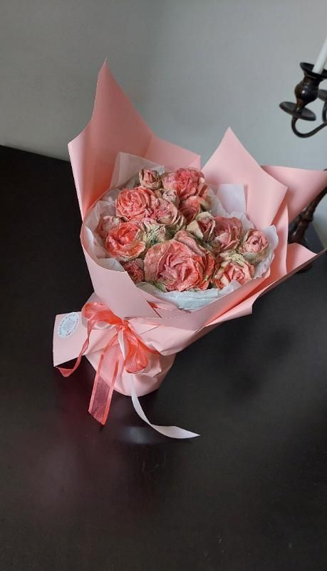 Marshmallow Mono Rose Bouquet - Viktori.cakes