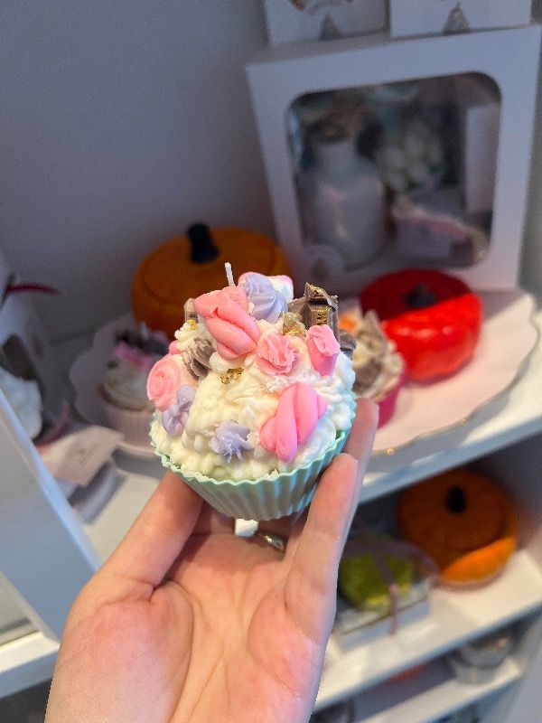 Massage candle in the form of a cupcake - Handmade LaGrush