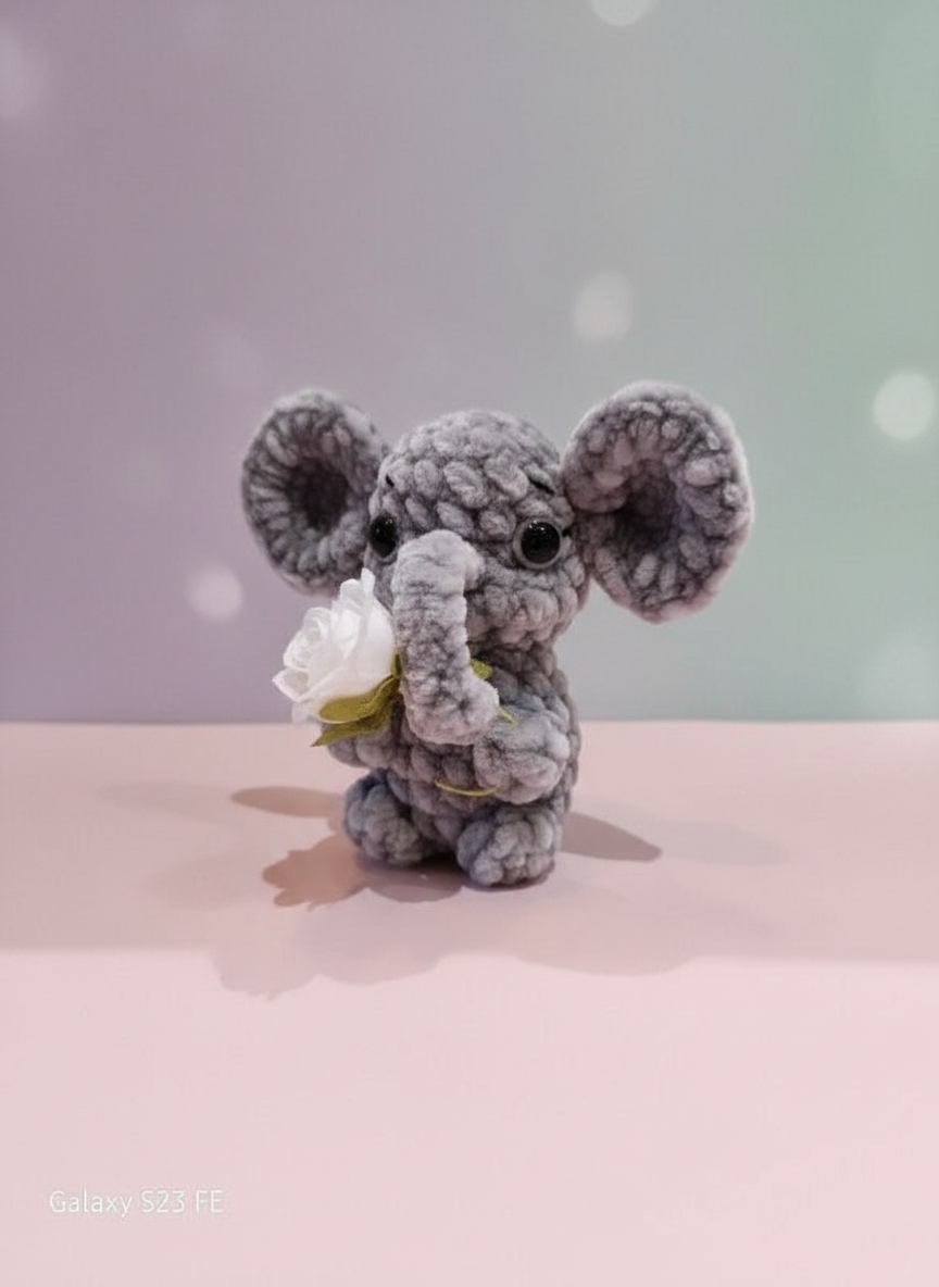 Little Elephant 8.5 cm - עולם של פלאים קטנים/Stories by hand
