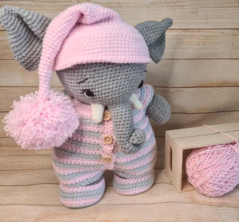 פיל סרוג בפיג'מה מפוספסת - Crochet Toys By Elena