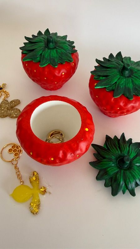 Strawberry Casket - Art Ivanka 